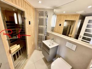 Pronájem bytu 6+kk a větší, Praha - Bubeneč, Ovenecká, 265 m2