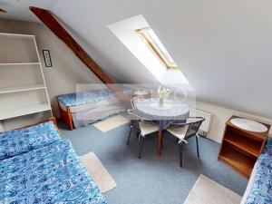 Pronájem pokoje, Ostrov, 79 m2