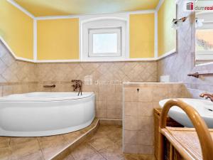 Prodej bytu 3+1, Karlovy Vary - Stará Role, Nerudova, 89 m2
