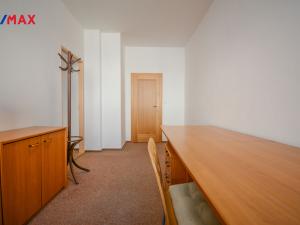 Pronájem kanceláře, Hradec Králové, Československé armády, 102 m2