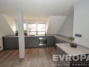Pronájem rodinného domu, Praha - Dolní Chabry, Kobyliská, 225 m2