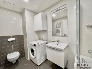 Pronájem bytu 2+kk, Praha - Letňany, Hlučkova, 65 m2