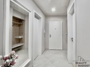 Pronájem bytu 2+kk, Praha - Letňany, Hlučkova, 65 m2
