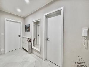 Pronájem bytu 2+kk, Praha - Letňany, Hlučkova, 65 m2
