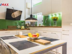 Prodej bytu 3+1, Praha - Vinohrady, U Havlíčkových sadů, 75 m2