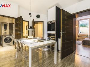 Prodej bytu 3+1, Praha - Vinohrady, U Havlíčkových sadů, 75 m2