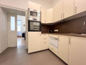 Pronájem bytu 1+1, Praha - Staré Město, Smetanovo nábřeží, 35 m2