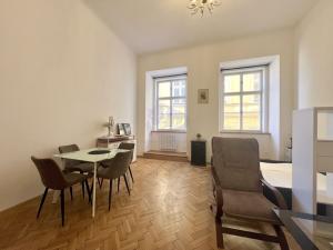 Pronájem bytu 1+1, Praha - Staré Město, Smetanovo nábřeží, 35 m2