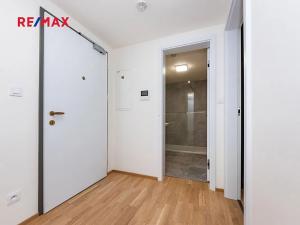 Pronájem bytu 2+kk, Praha - Smíchov, Toyen, 57 m2