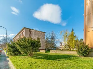 Pronájem bytu 2+kk, Kralupy nad Vltavou - Lobeček, nám. Mládežníků, 38 m2