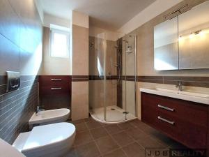 Prodej rodinného domu, Praha - Horní Počernice, Kramolná, 215 m2
