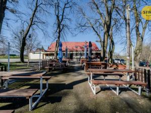 Prodej komerční nemovitosti, Trojanovice, 850 m2