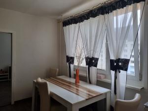 Pronájem bytu 3+1, Ústí nad Labem - Mojžíř, Jindřicha Plachty, 72 m2