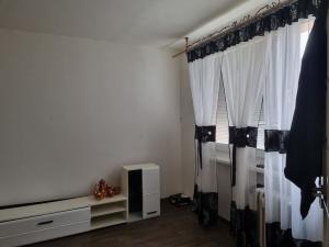 Pronájem bytu 3+1, Ústí nad Labem - Mojžíř, Jindřicha Plachty, 72 m2