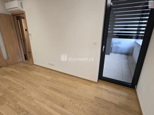 Pronájem bytu 2+kk, Praha - Žižkov, Šrámkové, 52 m2