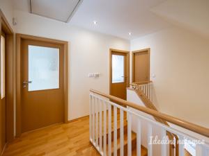 Pronájem bytu 5+kk, Praha - Kolovraty, Meduňková, 150 m2