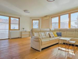 Pronájem bytu 3+kk, Praha - Břevnov, Šlikova, 102 m2