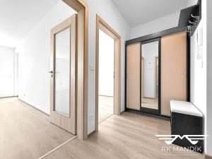 Pronájem bytu 2+kk, Praha - Vysočany, Svatošových, 43 m2