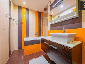 Prodej bytu 4+1, Praha - Kobylisy, Tanvaldská, 90 m2