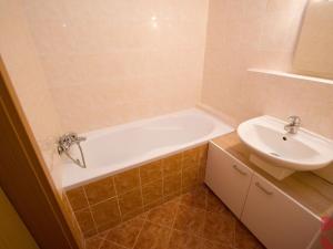 Pronájem bytu 2+kk, Praha - Strašnice, Strančická, 58 m2