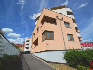 Pronájem bytu 2+kk, Praha - Strašnice, Strančická, 58 m2