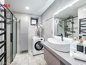 Prodej rodinného domu, Byšice, 5. května, 300 m2