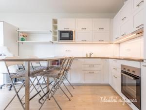 Pronájem bytu 1+kk, Praha - Hloubětín, Modrého, 34 m2