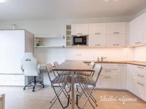 Pronájem bytu 1+kk, Praha - Hloubětín, Modrého, 34 m2