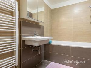 Pronájem bytu 1+kk, Praha - Hloubětín, Modrého, 34 m2