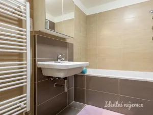 Pronájem bytu 1+kk, Praha - Hloubětín, Modrého, 33 m2