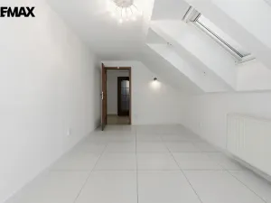 Prodej rodinného domu, Jenišov - Pod Rohem, K Rohu, 210 m2