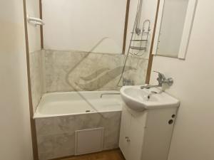 Pronájem bytu 1+1, Praha - Bohnice, Poznaňská, 45 m2