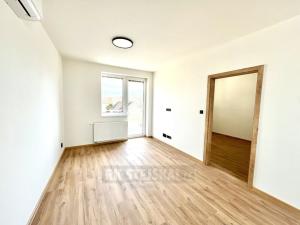 Pronájem bytu 2+kk, Kamenný Újezd, Budějovická, 42 m2