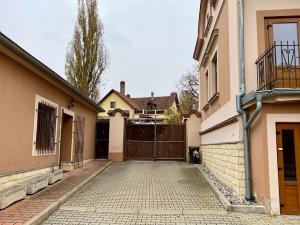 Prodej rodinného domu, Čečelice, Všetatská, 1000 m2