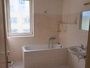 Pronájem bytu 2+kk, Praha - Košíře, Zahradníčkova, 67 m2