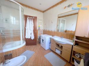 Prodej vily, Praha - Dolní Měcholupy, Za kovárnou, 310 m2