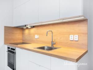 Pronájem bytu 1+kk, Praha - Řepy, Skuteckého, 31 m2