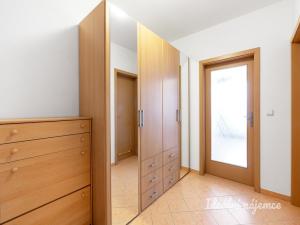 Pronájem bytu 1+kk, Praha - Řepy, Skuteckého, 31 m2