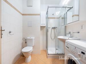 Pronájem bytu 1+kk, Praha - Řepy, Skuteckého, 31 m2