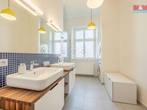 Pronájem bytu 3+1, Praha - Dejvice, Kafkova, 105 m2