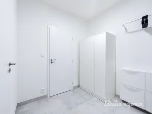 Pronájem bytu 2+kk, Praha - Kyje, Za černým mostem, 42 m2