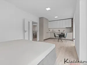 Prodej bytu 1+kk, Zlín - Malenovice, Pod Hradem I, 32 m2