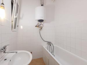 Pronájem bytu 1+kk, Praha - Nusle, Sekaninova, 38 m2