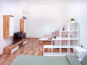 Pronájem činžovního domu, Praha - Karlín, 350 m2