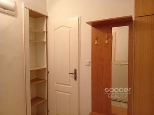 Pronájem bytu 1+1, Praha - Kobylisy, Čimická, 37 m2