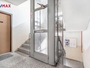 Prodej bytu 1+1, Karlovy Vary - Stará Role, Závodu míru, 38 m2