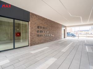 Pronájem garážového stání, Praha - Vysočany, Fafkových, 15 m2