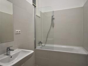 Pronájem bytu 2+kk, Praha - Smíchov, U Nikolajky, 52 m2