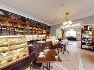 Pronájem restaurace, Praha - Nusle, Ostrčilovo náměstí, 353 m2