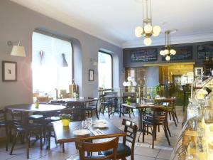 Pronájem restaurace, Praha - Nusle, Ostrčilovo náměstí, 353 m2